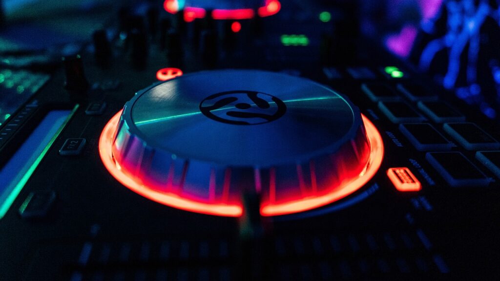5 Best DJ Controllers for Beginners
