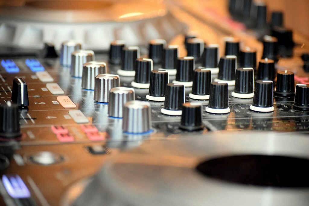 5 Best DJ Apps for iPhone